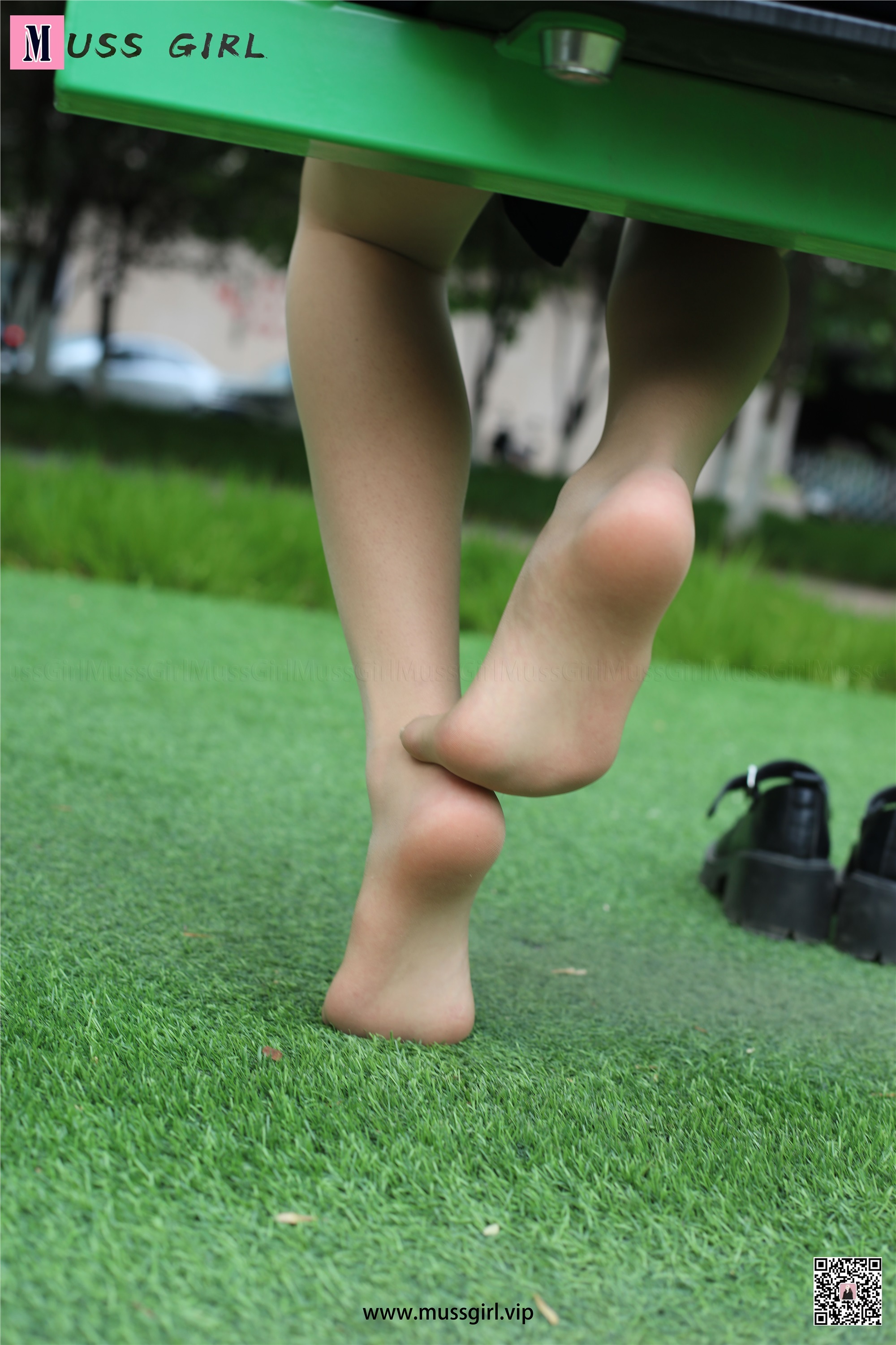 MussGirl慕丝女郎  NO.215 草地JK制服肉丝3